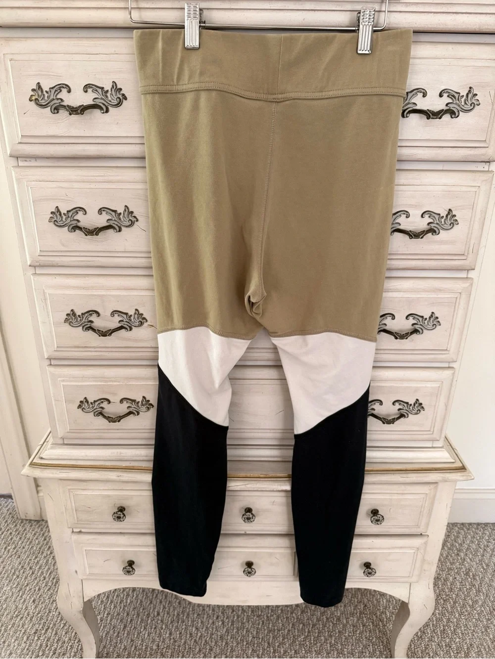 Nike Air High-Waist Colorblocked Leggings in khaki and Black